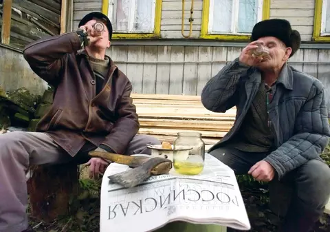 Consumul de alcool în Rusia a scăzut cu 43%. Rușii beau mai puțin decât francezii sau germanii