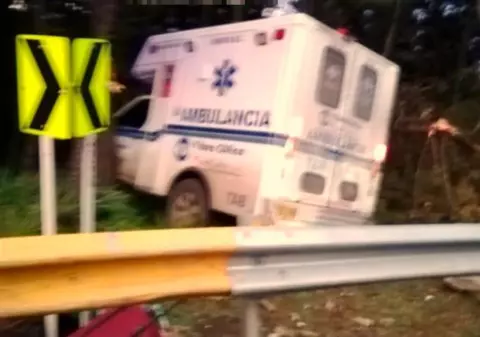 O pacientă a murit într-un accident în ambulanța care o transporta la spital