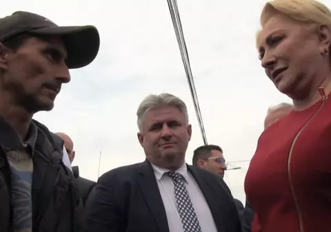 Viorica Dăncilă, moment stânjenitor în timpul unei vizite electorale în Sălaj. Ce răspuns a primit  de la un bărbat căruia i-a propus să facă o fotografie cu ea