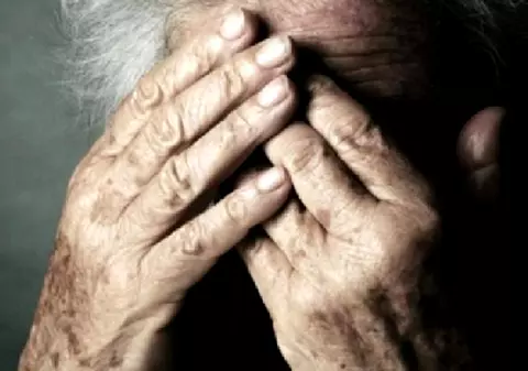 Un tânăr din Vaslui, încarcerat pentru că și-a violat bunica, vrea să fie eliberat pentru a avea grijă de ea. „Nu are cine să-i taie lemne”