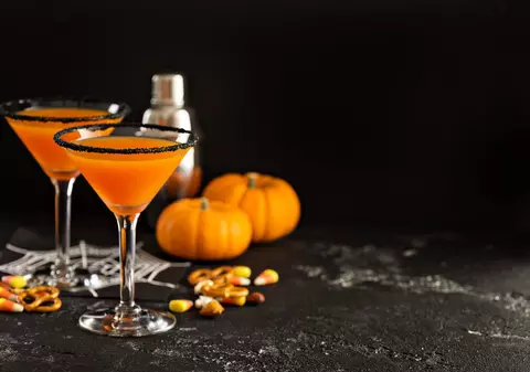Băuturi de Halloween - idei de cocktailuri cu și fără alcool speciale