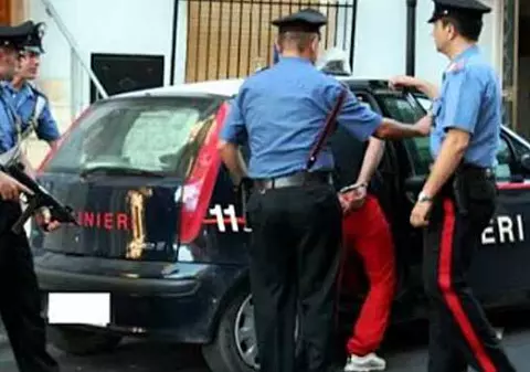 Cetățean chinez, arestat în Italia după ce a încercat să obțină drept de ședere pretinzând că este român. Cum a reacționat, când polițiștii l-au pus să vorbească românește și să precizeze capitala țării noastre