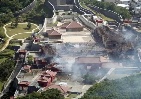 Castelul Shuri din Japonia, distrus de un incendiu. E inclus în patrimoniul UNESCO