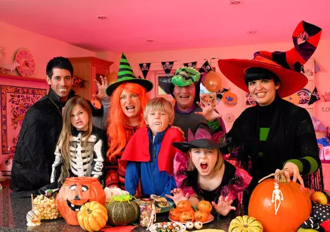 Costume de Halloween - cele mai inspirate costume pentru copii și adulți de Halloween