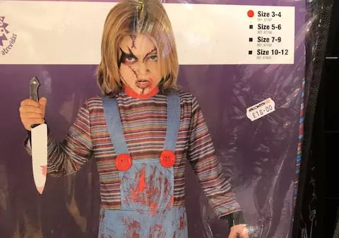 Costumații de Halloween pentru micuți de trei ani: copii cu cuțite pline de sânge în mâini!