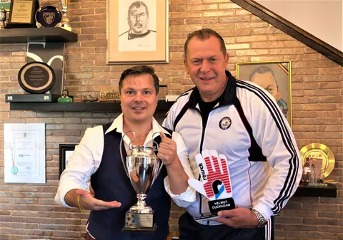 Dl Problemă se-ntoarce “Bogat”. După 20 de ani de la ultimul său hit, a filmat un videoclip cu Duckadam și Belodedici