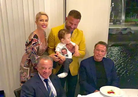 Un copil român de un an, la cina oferită lui Arnold Schwarzenegger