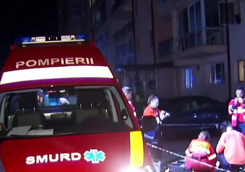 O femeie complet dezbrăcată a căzut de la etajul șase al unui bloc din Capitală