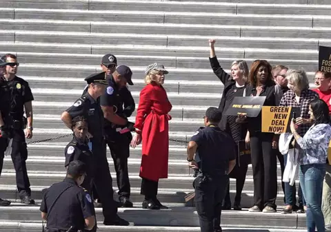 Jane Fonda a fost din nou arestată. Actrița are o îndelungată carieră de protestatară