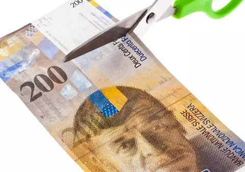 Curtea Europeană de Justiție dă dreptate debitorilor în scandalul creditelor în franci elvețieni. Contractele pot fi anulate dacă au clauze abuzive