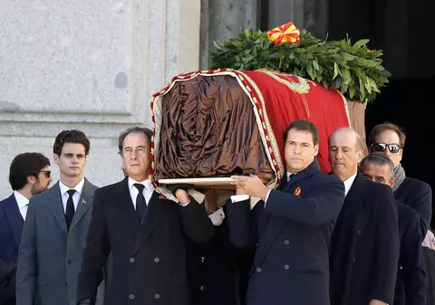 Trupul dictatorului Franco a fost exhumat din mausoleul ”Valea celor Căzuți” și mutat într-un cimitir din Madrid