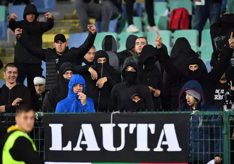 Scandal în Bulgaria, după ce meciul cu Anglia a fost întrerupt de două ori din cauza scandărilor rasiste! Președintele Federației de Fotbal a demisionat, la cererea premierului Borisov