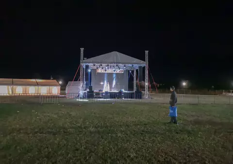 La Festivalul Toamnei de la Mizil, pentru care primăria a plătit 80.000 de lei, în prima zi a asistat la recitalurile artiștilor un singur spectator!