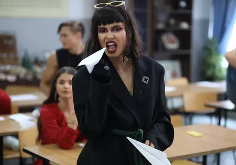 Rolul din serial, făcut după felul ei de-a fi extravagant! Actrița Rebecca Nicolescu, din “Profu”: “Sunt foarte drama queen”