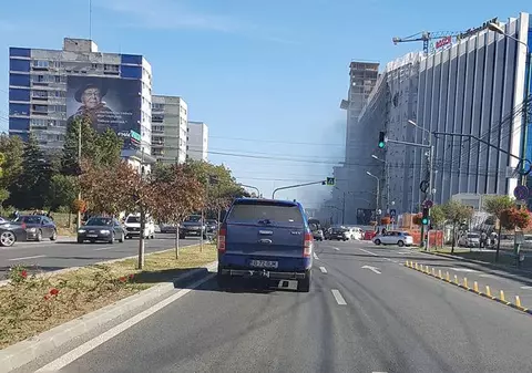 Incendiu puternic la o clădire de birouri din Timișoara. Zeci de muncitori au fugit din calea flăcărilor