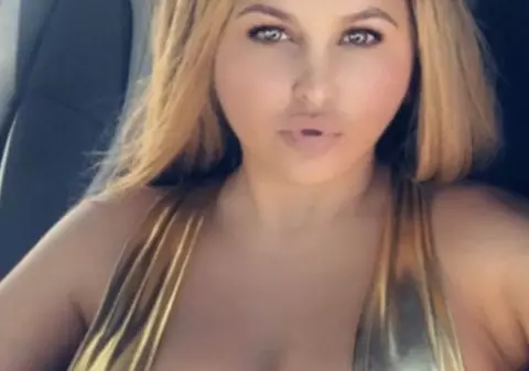 O româncă se laudă că face 1,5 milioane de euro pe an din postările pe Instagram