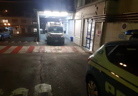 Un român beat a fost salvat de două prostituate, după ce a căzut într-un canal