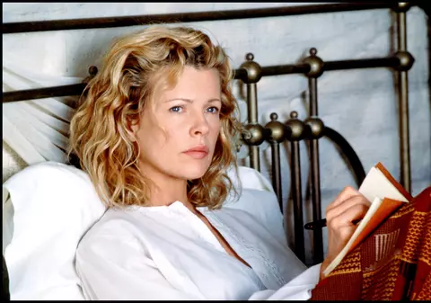 Cum arată Kim Basinger la 65 de ani. Chipul vedetei, marcat de operațiile estetice