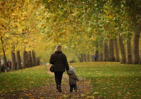 Prognoza meteo pentru sâmbătă, 26 octombrie. Ultimul weekend călduros de toamnă