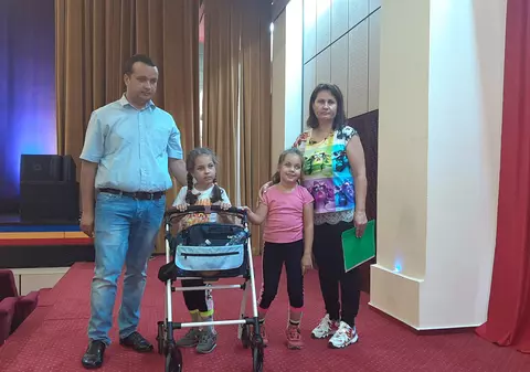 Gemenele Maya și Ingrid, ajutate de fostele glorii ale fotbalului românesc. Azi, la Slobozia, se va disputa un meci caritabil pentru cele două fetițe bolnave