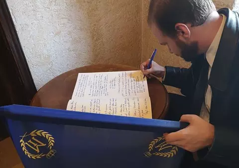 Mesajele scrise de români în cartea de condoleanțe a Reginei-Mamă Elena: "Lumina Majestății Sale va rămâne veșnic aprinsă în inimele noastre"