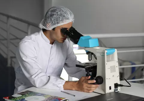 Transferul de materii fecale, o terapie revoluționară în afecțiunile intestinale