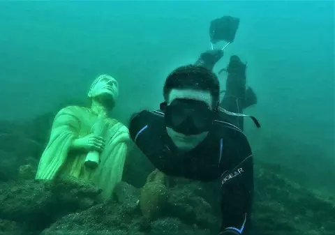 Un muzeu subacvatic va fi realizat la Constanța. Statuia poetului Ovidius, prima scufundată în Marea Neagră / VIDEO