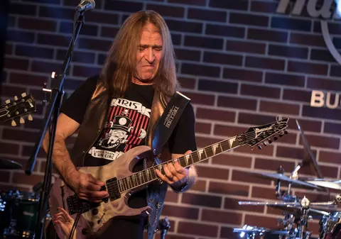 Fondatorul Iris și Holograf, Nuțu Olteanu, va cânta în România cu trupa pe care și-a făcut-o în Suedia, Guts’n Grace