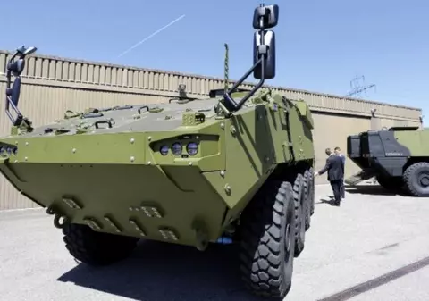 Armata cere producătorului american penalități de 8,5 milioane de euro pentru nelivrarea transportoarelor Piranha V. Termenul a fost depășit cu 8 luni