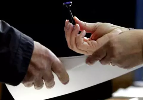 Sondaj IMAS. Luptă strânsă pentru turul II al prezidențialelor între Barna, Dăncilă și Diaconu