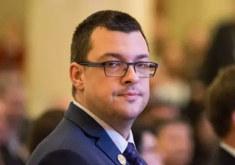 Deputatul PNL Ovidiu Raețchi, după ce a văzut filmările de pe Libertatea.ro: ”Voi depune azi o solicitare de a include pe ordinea de zi a Comisiei  pentru Apărare,  analizarea imaginilor”