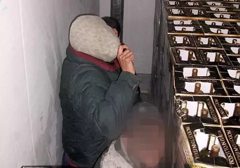 Un român povestește cum, în urmă cu 21 de ani, a ajuns în Anglia într-un container, precum cele 39 de victime din Essex. ”Era întuneric în camion și era frig rău”