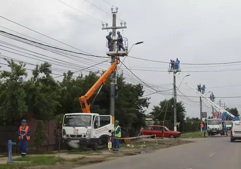 Libertatea te ajută | Stâlpii de energie electrică nu trec în proprietatea statului după 10 ani
