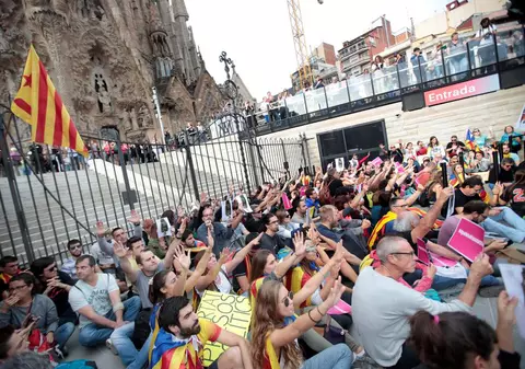 Sagrada Familia, închisă din cauza protestelor din Barcelona. Mii de protestatari au blocat accesul în catedrală | VIDEO