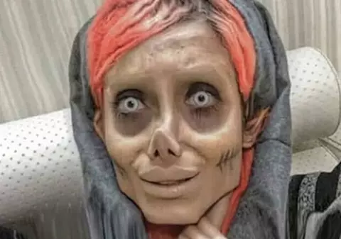 O vedetă din Iran care s-a desfigurat pentru a arăta ca Angelina Jolie a fost arestată pentru blasfemie. S-a operat de 50 de ori