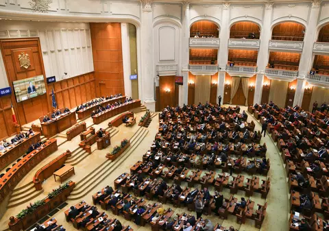 Telenovela pensiilor speciale continuă în Parlament. Partidele se ceartă pe impozitarea acestora, cine să fie afectat şi ce procente să fie tăiate