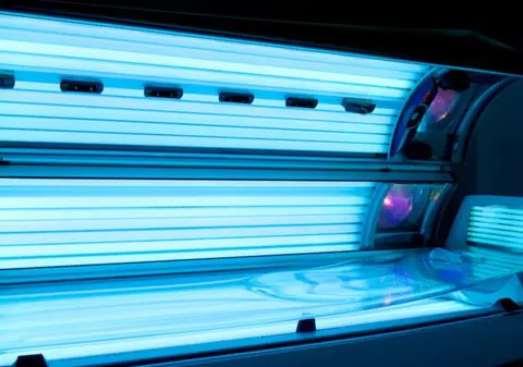 Cât de periculos este solarul. Vedete de la noi, dependente de bronzul artificial