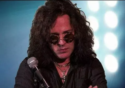 Solistul trupei Krypton, Aurel Dincă, internat de urgență. “Este încercat de un joc neașteptat al întâmplării. Sperăm să fie bine”