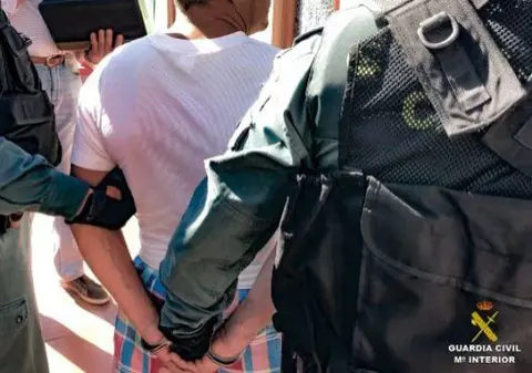 Sute de români și moldoveni, sclavi la ferme din Spania. Erau plătiți cu 10 euro pe zi, în timp ce șefii grupării câștigau 1 milion de euro pe lună