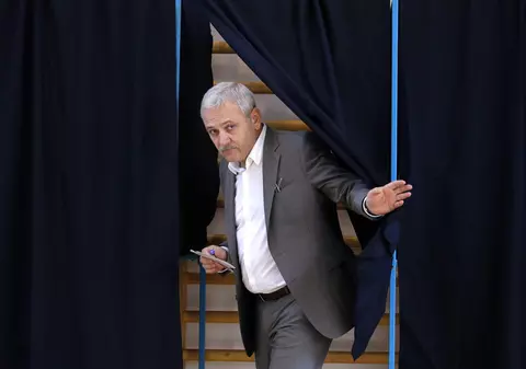 Scandal la procesul lui Dragnea. Judecătoarea vrea să trimită dosarul la altă instanţă, avocații se plâng că procurorul mestecă gumă: ”O mestecă ostentativ, doamna președintă”