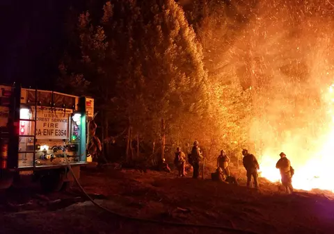 Incendii devastatoare în California. Milioane de americani, avertizați că vor rămâne fără curent electric