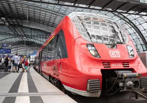 Gestul extrem la care a recurs un bărbat după ce conductorul unui tren a refuzat să-i aștepte soția