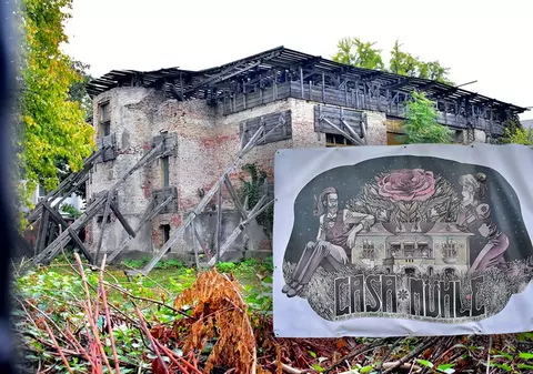 Protest inedit pentru Casa Muhle din Timișoara. Cum au atras atenția autorităților un artist și un ONG că monumentul istoric este o ruină și proprietarul o lasă în paragină