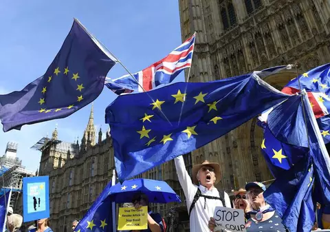 Primul caz de psihoză declanșată de Brexit. Credea că e spionat și că emisiunile radio îl vizau pe el