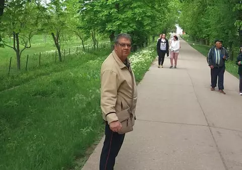 Mugur Tomescu, antrenorul înotătorului Robert Glință, a fost acuzat că i-ar fi făcut avansuri unei sportive minore. Acesta s-a apărat: „E o înscenare a mamei”