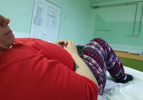 TRAGEDIA DE LA TIMIȘOARA. Femeia în cârje a ieșit din spital și cere ca administrația blocului cu proprietar elvețian să răspundă pentru ce a făcut!