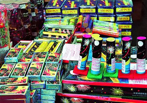 Aproape patru tone de articole pirotehnice deținute ilegal, găsite după percheziții la o firmă din Suceava