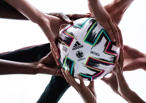 Adidas își închide magazinele din Europa și din America de Nord, din cauza pandemiei de coronavirus