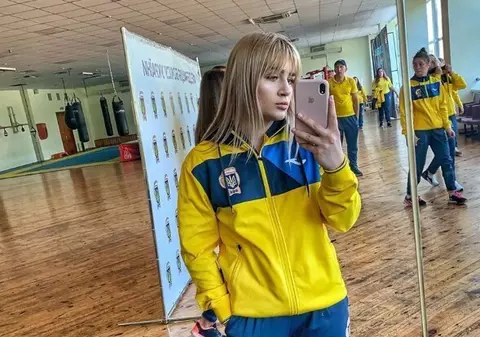 O pugilistă în vârstă de 18 ani a fost călcată de tren. Avea căștile pe urechi când a traversat calea ferată și n-a auzit semnalele sonore