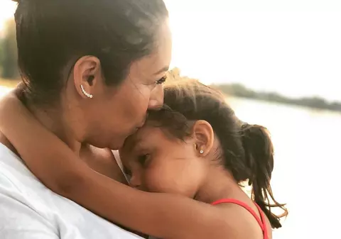 Fiica Andrei face senzație în mediul virtual. Clipul de pe canalul ei personal, în care își pune tatăl la punct, a strâns deja 100.000 de vizualizări